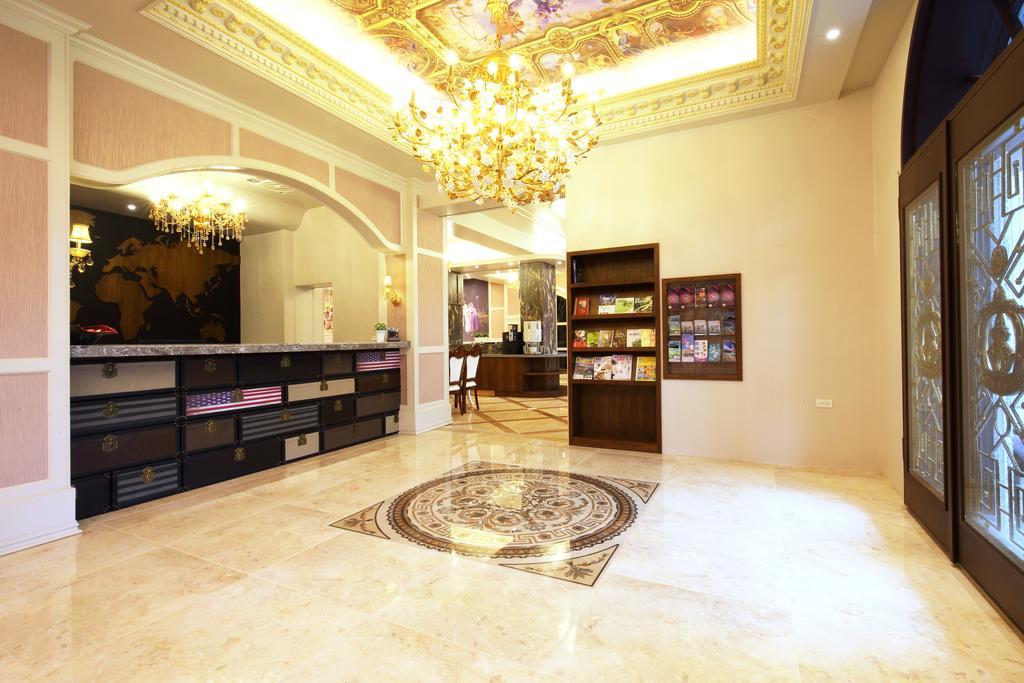 Buckingham Palace B&B Beipu Bagian luar foto