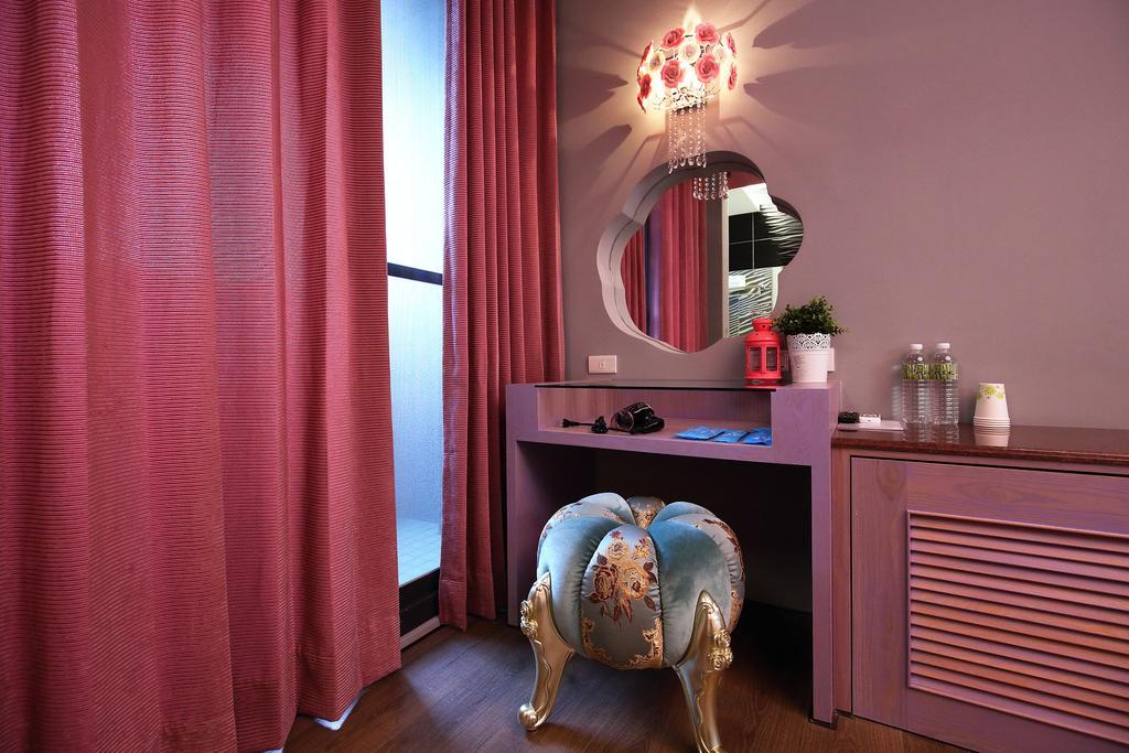 Buckingham Palace B&B Beipu Bagian luar foto