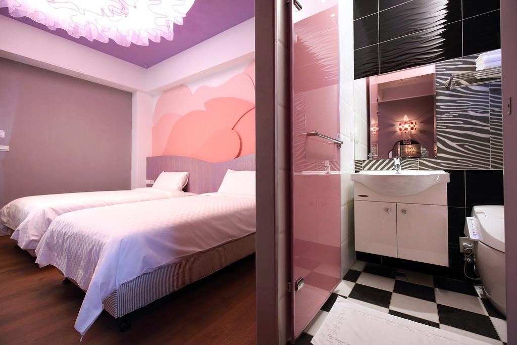 Buckingham Palace B&B Beipu Bagian luar foto