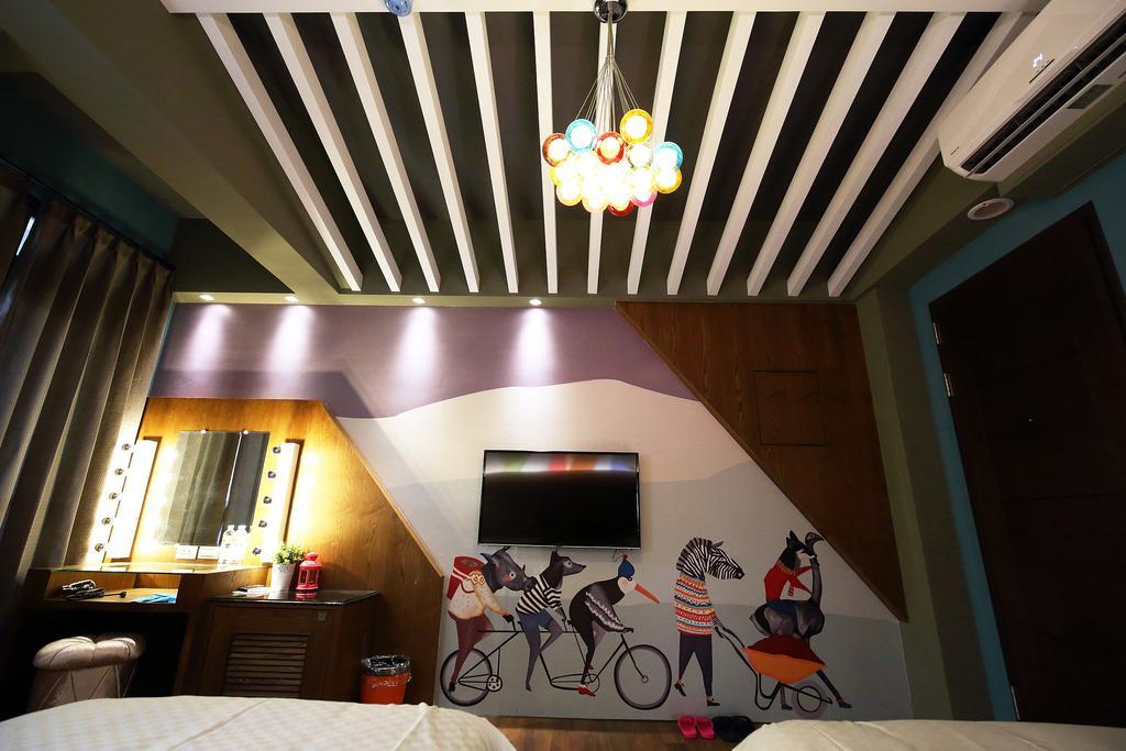 Buckingham Palace B&B Beipu Bagian luar foto