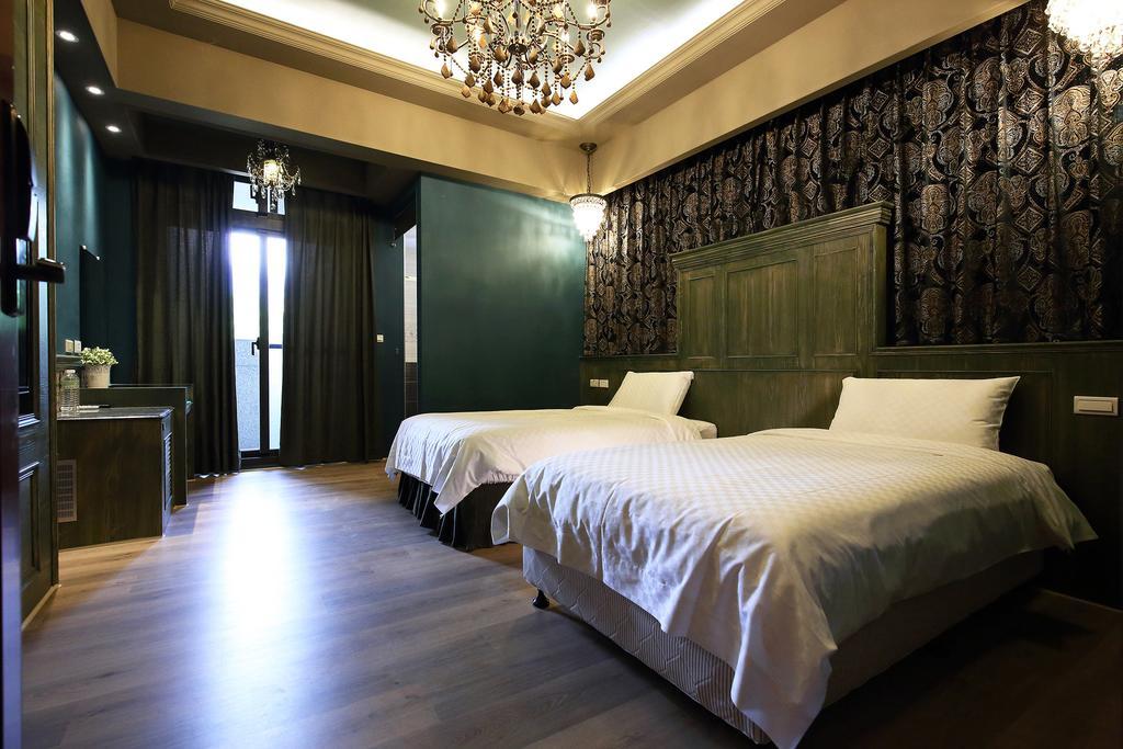 Buckingham Palace B&B Beipu Bagian luar foto