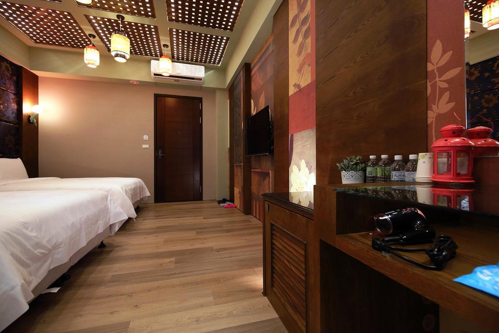 Buckingham Palace B&B Beipu Bagian luar foto