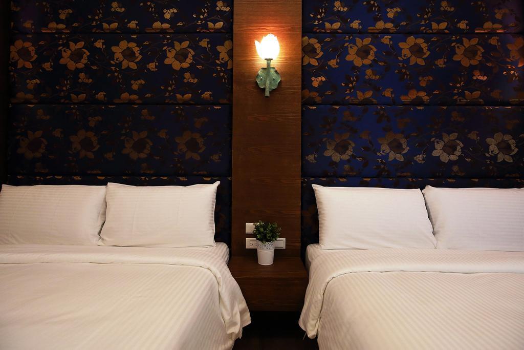 Buckingham Palace B&B Beipu Bagian luar foto