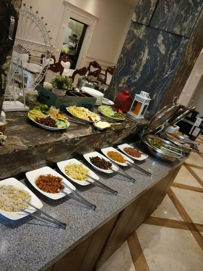 Buckingham Palace B&B Beipu Bagian luar foto