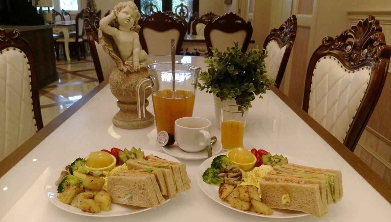 Buckingham Palace B&B Beipu Bagian luar foto
