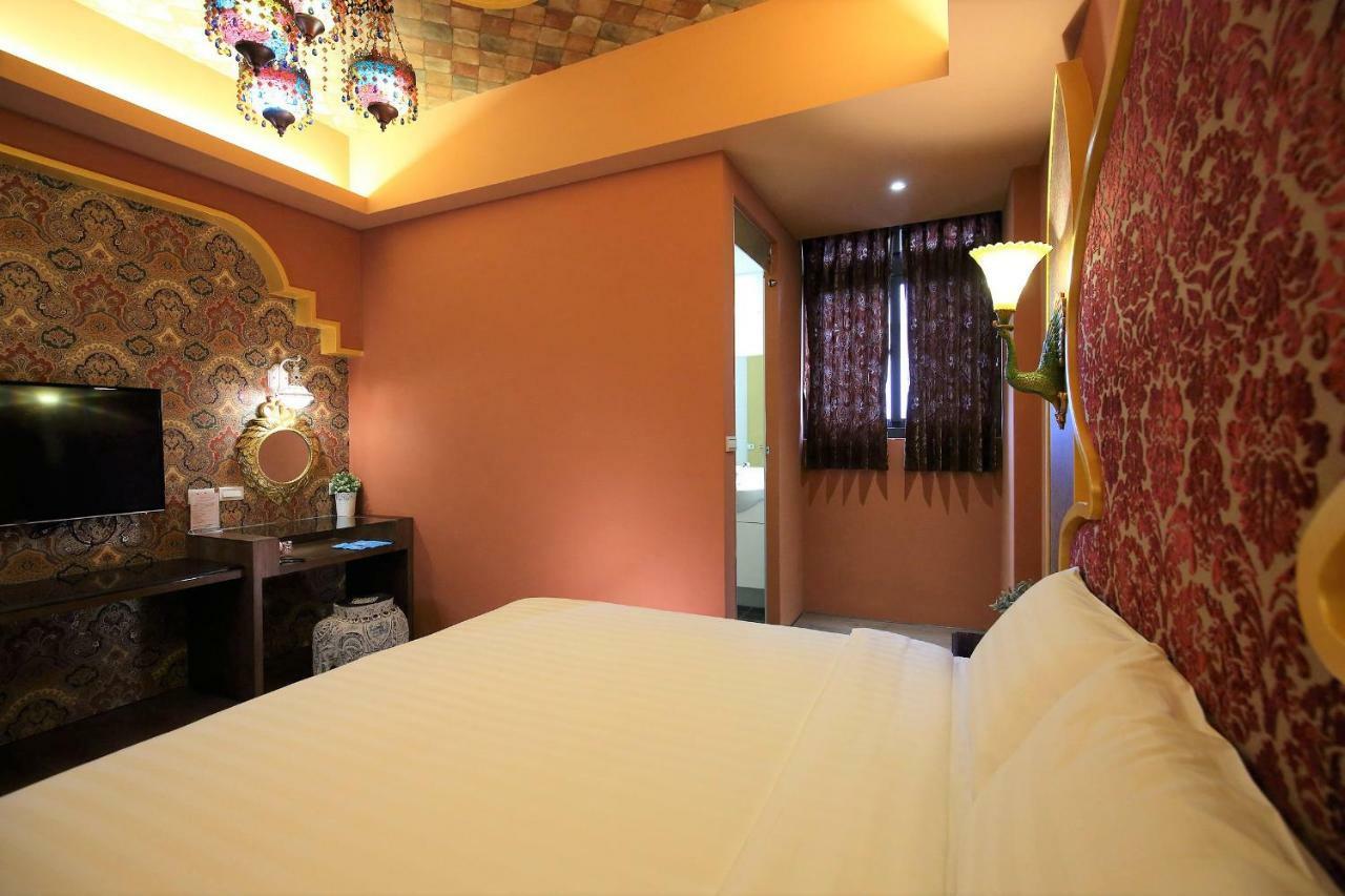 Buckingham Palace B&B Beipu Bagian luar foto