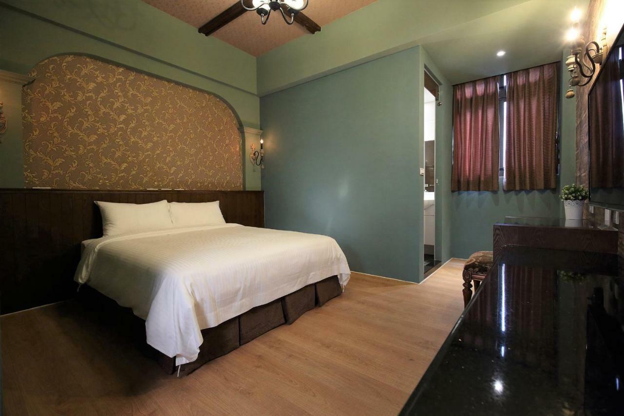 Buckingham Palace B&B Beipu Bagian luar foto